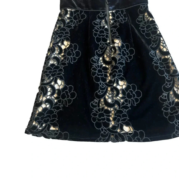 Saylor Black Velvet Cutout Dress Deep V-Neck Cocktail Date Flattering Size Small - Picture 9 of 12